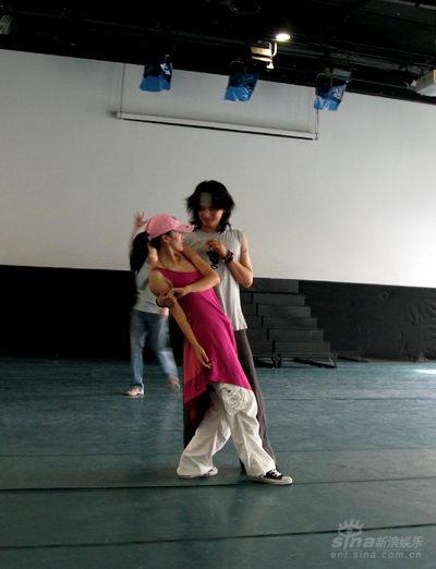 谭维维为音乐剧排练