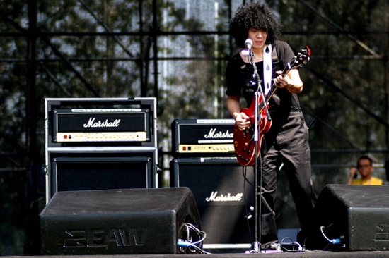 蒸发了空气中的所有水份,木玛 (blog) 带着他的third party乐队毫无