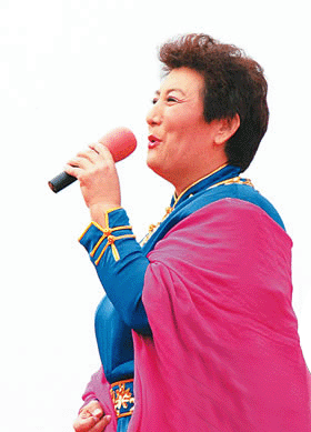 草原之夜 德德玛歌声献礼自治区六十年辉煌(图)