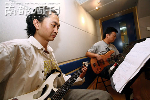 吉他手陈磊、贝司手顾忠