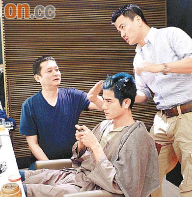 城城的演唱会造型，由张叔平（左）及Herman（右）等星级班底打造