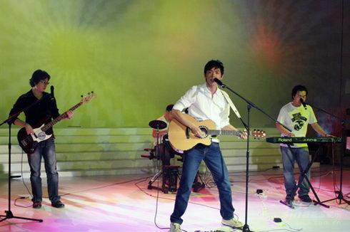 第九频道乐队表演