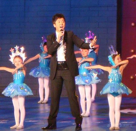 毛宁为迎特奥圣火献歌 新单曲即将面世(附图)