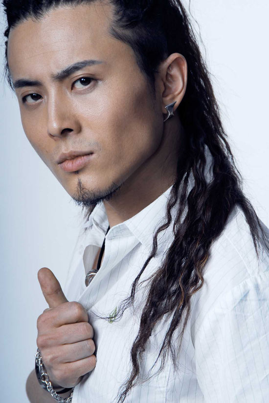 陈辉中秋获粉丝特制月饼 感动不已当场吃光(图)