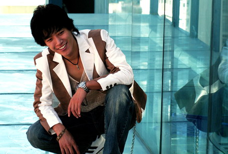 新人王一凡联手李风持 打造男色新感官世界(图)