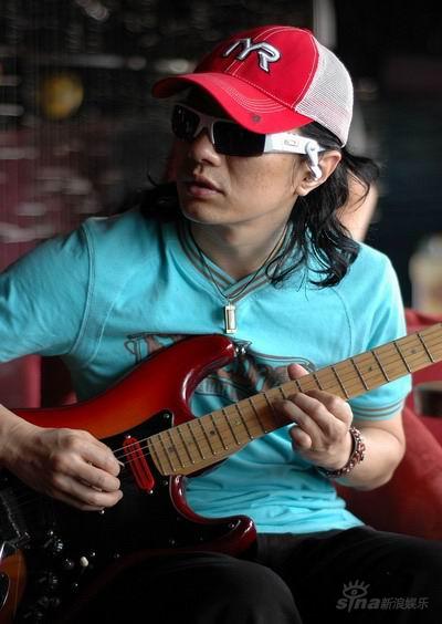 郑钧病情确诊 心机缺血不会影响未来演艺事业