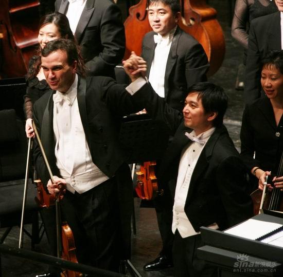 另一位世界重量级的年轻小提琴家吉尔·沙汉姆将携手中国指挥家水蓝及