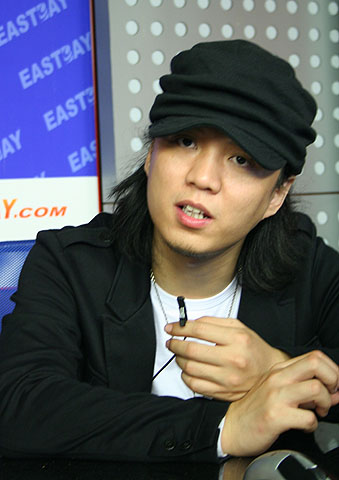 爱乐团授勋慈善大使称号 同一时间会"嫦娥"