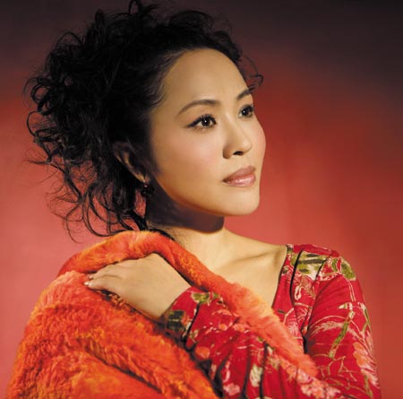 漂亮美声王莹挑战金色大厅 将邀请恩师同行(图)