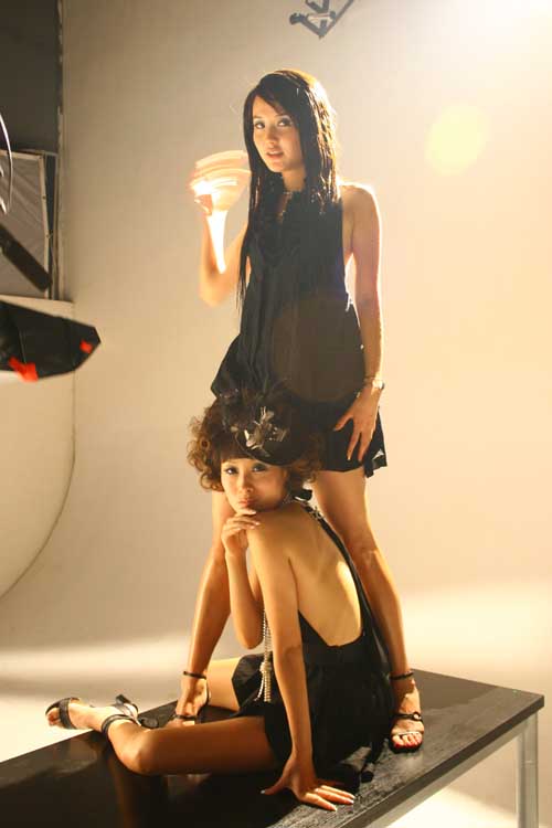 王麟《粉丝派》mv网络首发 香艳大胆互摸险露底