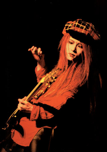 视觉系摇滚乐队X-JAPAN已故吉他手hide