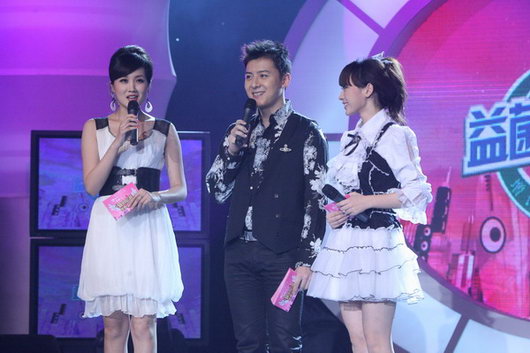 主持人古晓 金于辰 柳岩