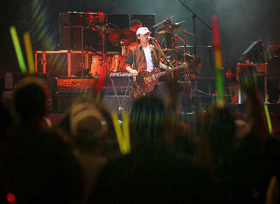 崔健今年的几场表演，也面对了唱新歌听不到喝彩的尴尬。资料图片