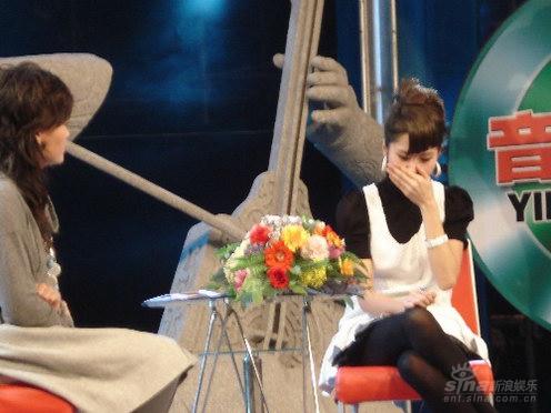 歌手琪琪格回家乡宣传