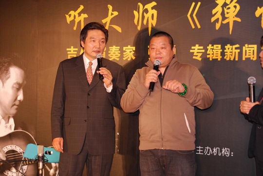 臧天朔(右)为张勇捧场