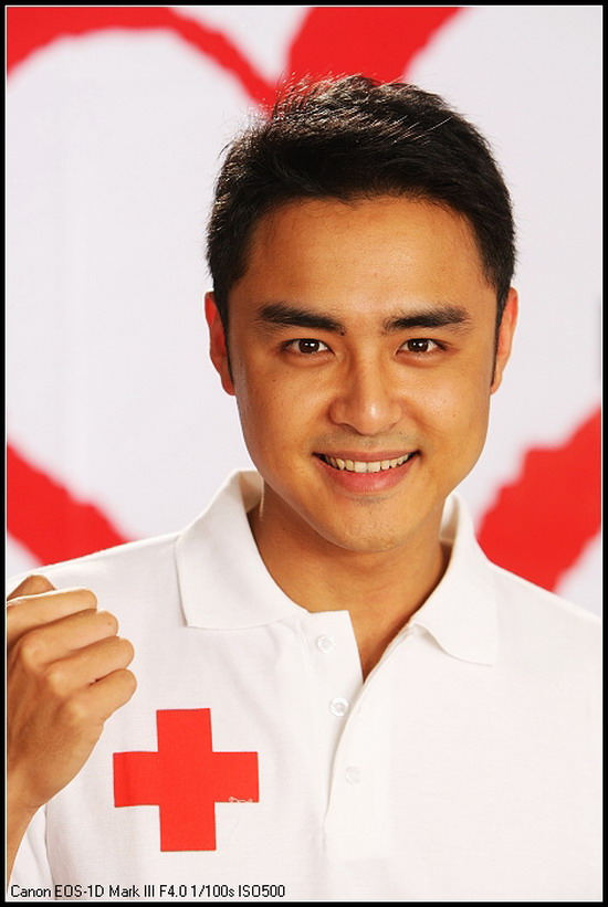 众明星携手献爱心为重建家园同唱《从心开始》