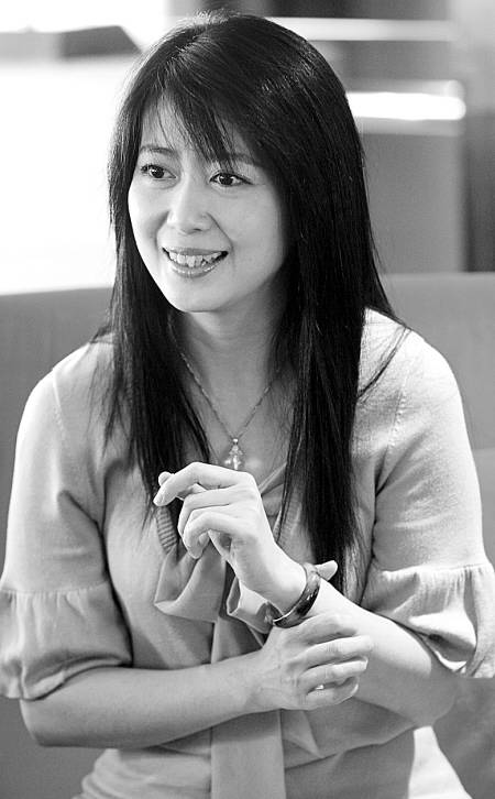 孟庭苇人到中年优雅如故。　　记者 尚洪涛 实习生 邓高强 摄