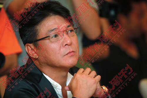 2008年7月，姜育恒在上海成立了自己的慈善基金会“爱的痕迹”，曾深陷经济危机的他表示，