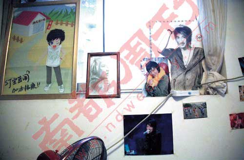 庚饭们还送来各式各样的韩庚画像，对偶像的用心可见一斑。