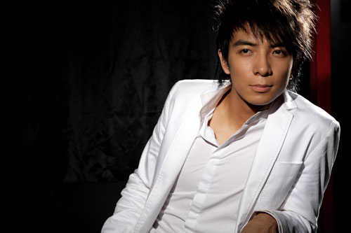 "神七"飞天郑建鹏放飞梦想 最新单曲推出