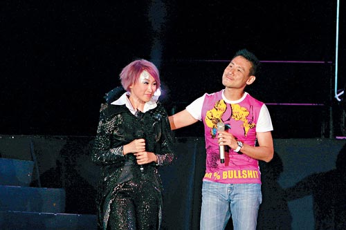 王菀之演唱会意外爆棚 歌神张学友神秘站台(图)