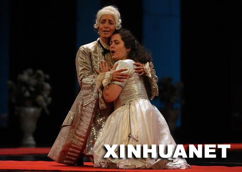 有情人终成眷属 新华社记者 唐师曾 摄