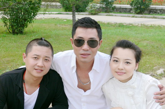 新浪音乐讯 有着"伤情歌手""慈善艺人"之称的歌手黑龙,于上个月将