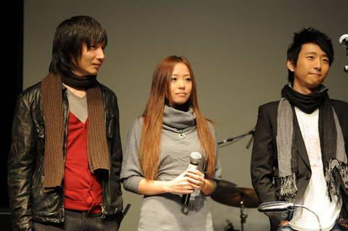 张亚东、张靓颖到场祝贺