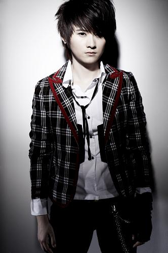 高娅媛助阵薛之谦个唱被粉丝推倒(图)