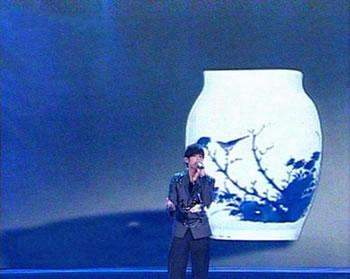 周杰伦演唱《青花瓷》(资料图片)