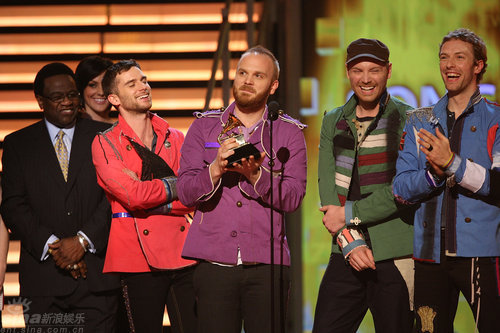 Coldplay上台领年度最佳歌曲奖