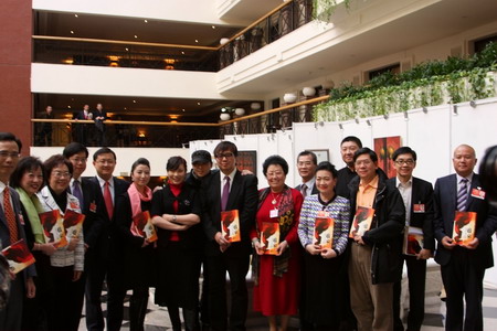 一些代表委员们收到了《国家》光盘