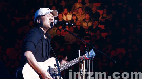 “中国摇滚乐教父”崔健很清楚，市场并不那么需要摇滚乐　图/盛志民