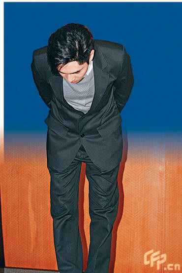 关楚耀5度向公众致歉,并作90度鞠躬,深表悔意.