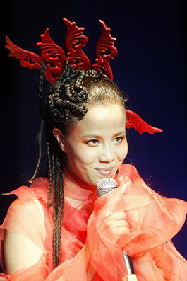 朱哲琴 史训峰 早报资料