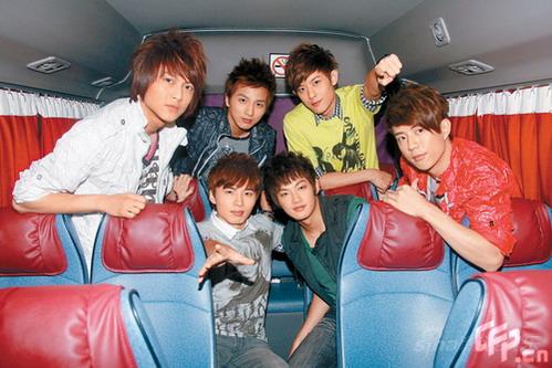 棒棒堂腰斩谢票会心痛 粉丝冒雨苦等惹混乱(图)