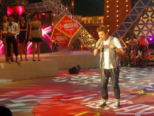 深情演唱《比翼双飞》