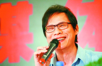 曾经的“愤青”罗大佑笑容可掬