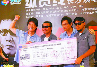 8月19日下午，“纵贯线”成员周华健、李宗盛、罗大佑、张震岳（从左至右）集体造访长沙，与长沙媒体和歌迷近距离交流，为1个月后的演唱会造势。本版照片均为陈飞 摄
