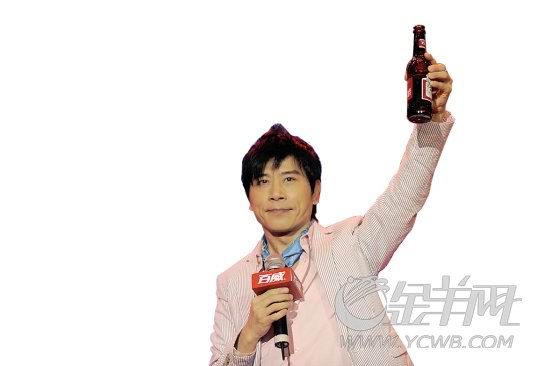 伍思凯鼓励年轻人追求自己的音乐梦想