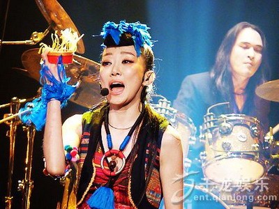 倾情演唱新专辑歌曲