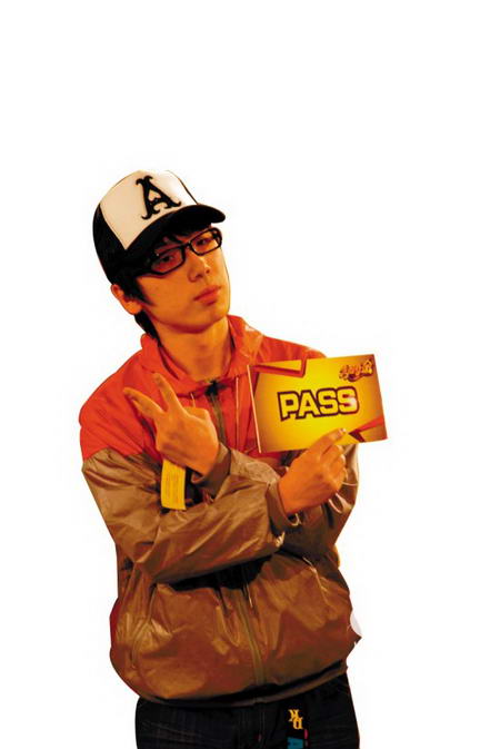 选手李德源挑战评委歌艺