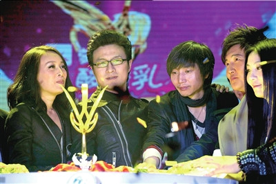那英、汪峰、张亚东、孙楠、丁薇开启风云榜。本报记者吴平摄
