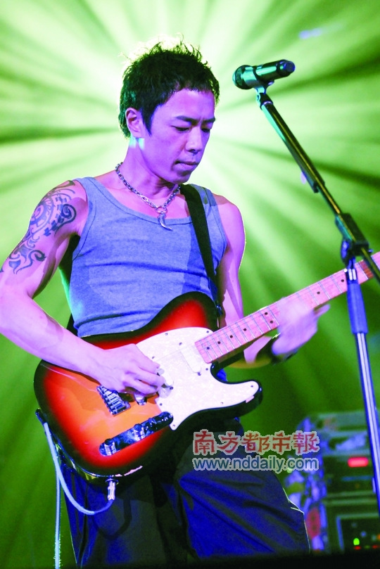 这把红色吉他是家驹留下的