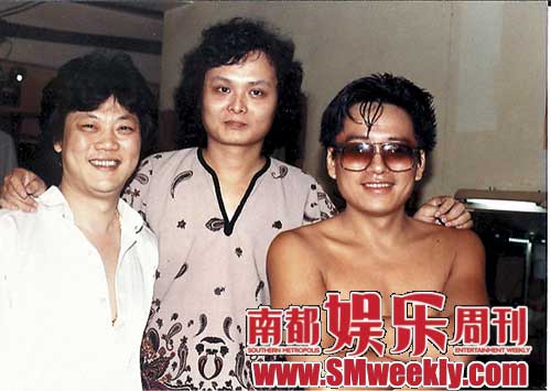图为高凌风（右一）与好兄弟倪敏然（左一）合影