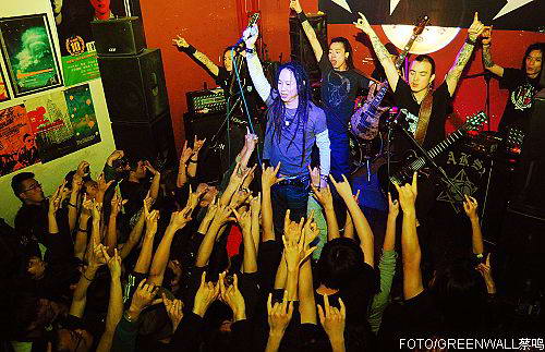 夜叉全场高举金属礼