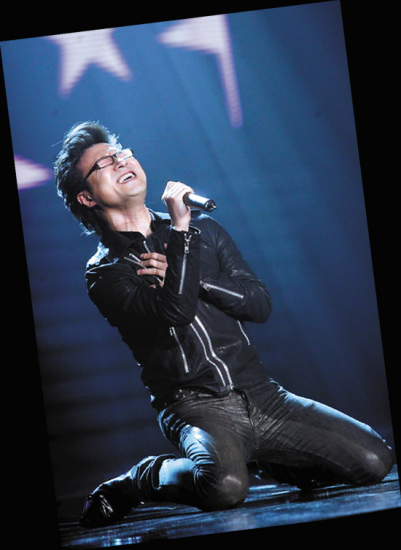 汪峰唱到兴起当场下跪