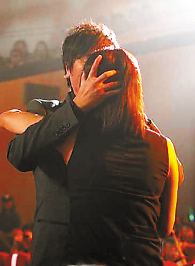 孙楠那英台上热吻