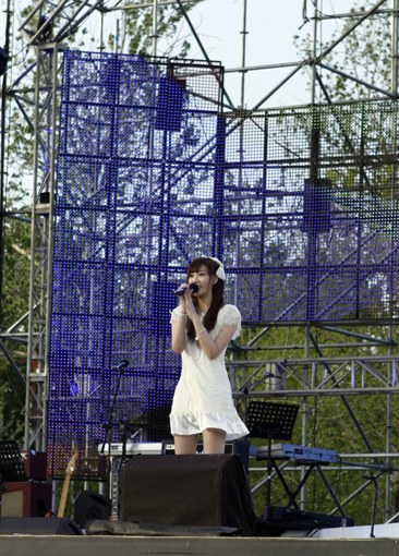 北京朝阳音乐节成了于年轻人的音乐盛会,刚刚推出自己最新单曲的刘菲