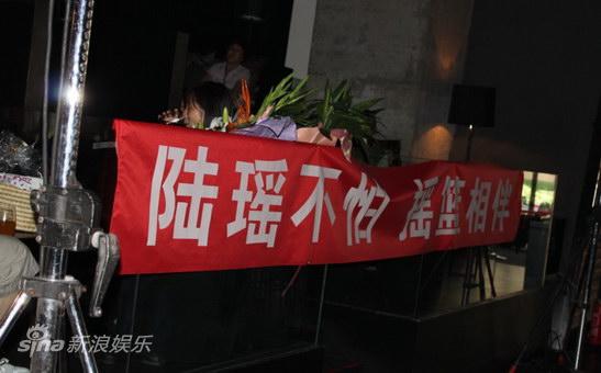 “摇篮”现场鼓励支持偶像